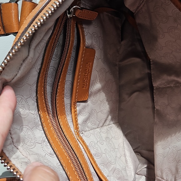 RARE Vintage Michael Kors Milo distressed leather satchel/crossbody - Picture 7 of 16